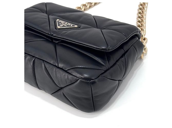 Prada Bolsa de ombro acolchoada com corrente Crossbody Black Preto - vista 8