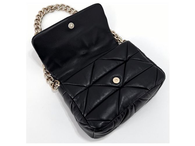 Prada Bolsa de ombro acolchoada com corrente Crossbody Black Preto - vista 9