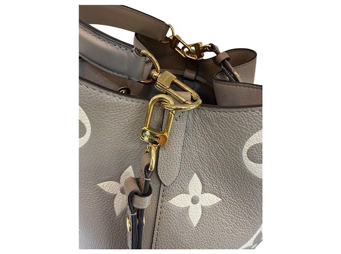 Louis Vuitton Bolsa Tote Monogram Empreinte NeoNoe MM Cream Bolsa de Ombro Branco - vista 3