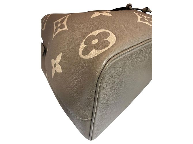 Louis Vuitton Bolsa Tote Monogram Empreinte NeoNoe MM Cream Bolsa de Ombro Branco - vista 5