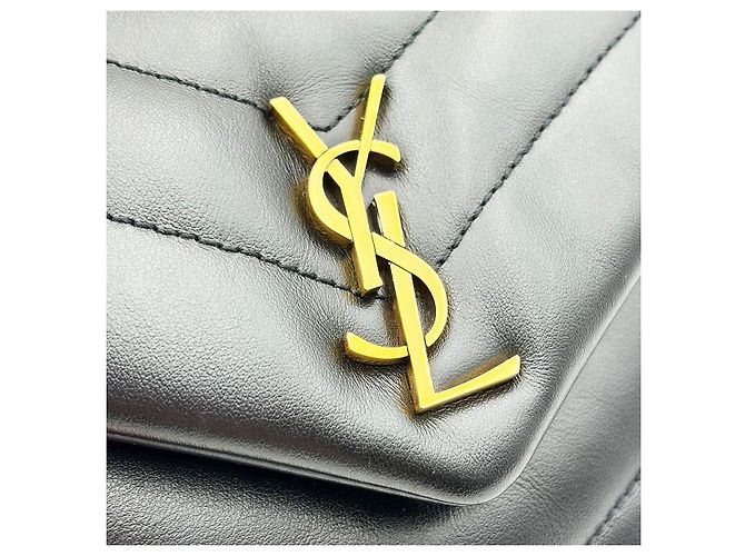 Saint Laurent Mini borsa a tracolla Lulu Toy in pelle di vitello nera con monogramma dorato Nero - vista 8