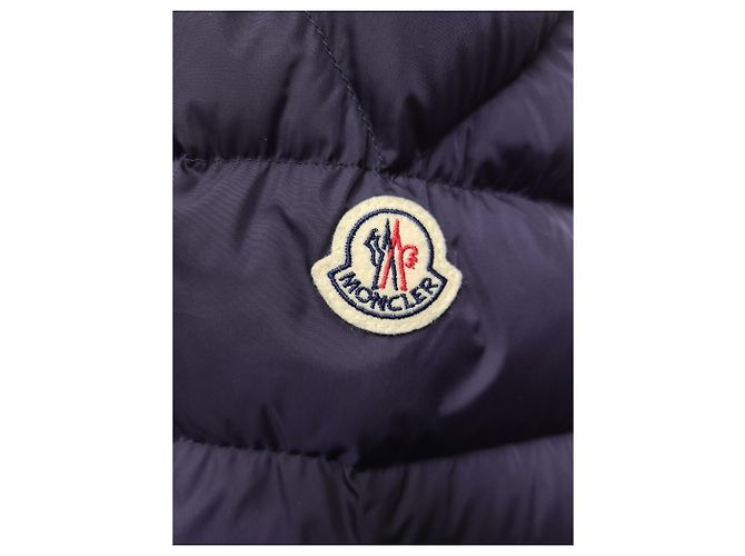 Moncler Navy Badge Cluny Steppjacke mit Waschbärfell Blau - Ansicht 3