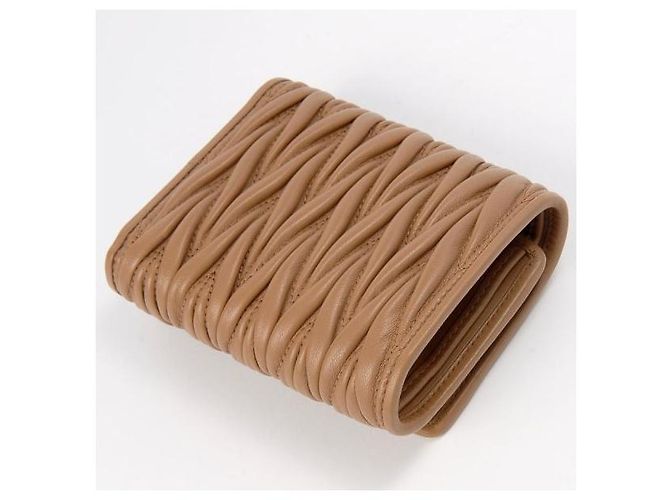 Miu Miu Kleiner Matelassé-Nappa-Leder-Geldbeutel - Ansicht 4