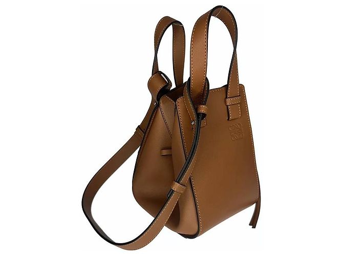 Loewe Bolsa Hammock Compacta em Pele de Vitela Clássica Marrom - vista 4