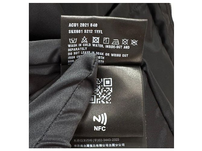 Prada Giacca con cappuccio con logo triangle in Re-Nylon Nero - vista 11