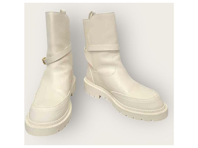 Dior Botas de cano de cano de bezerro branco com adornos dourados - vista 2
