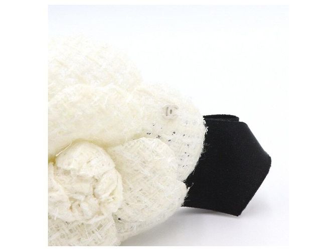 Chanel Spilla Camelia in Tweed Bianco da Donna - vista 3
