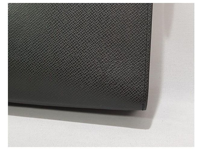 Louis Vuitton Pochette Voyage Taiga Nero - vista 3