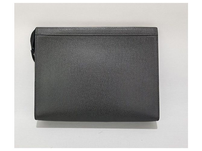 Louis Vuitton Pochette Voyage Taiga Nero - vista 4