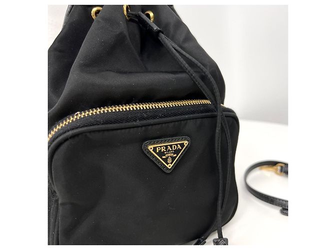 Prada Borsa bucket in nylon con logo triangolare nero - vista 4