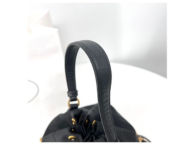 Prada Borsa bucket in nylon con logo triangolare nero - vista 5