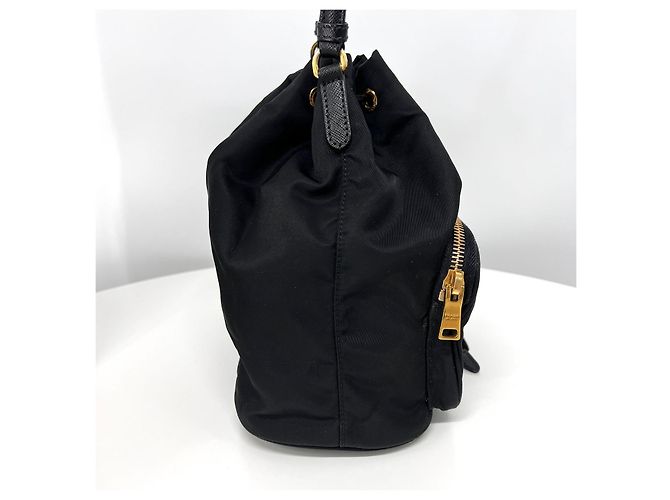 Prada Borsa bucket in nylon con logo triangolare nero - vista 6