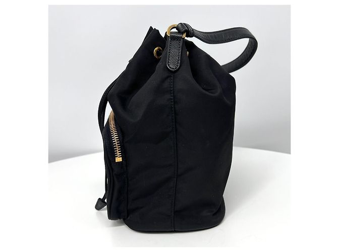 Prada Borsa bucket in nylon con logo triangolare nero - vista 7