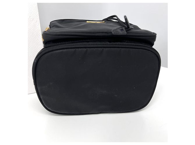 Prada Borsa bucket in nylon con logo triangolare nero - vista 8