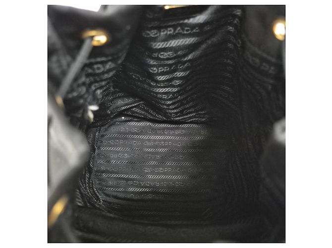 Prada Borsa bucket in nylon con logo triangolare nero - vista 9