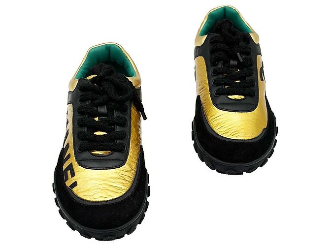 Chanel Sneaker da donna con logo CC oro metallizzato D'oro - vista 2