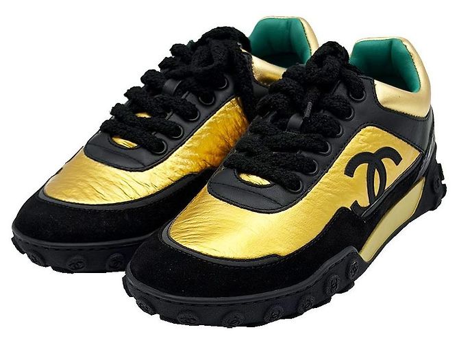 Chanel Sneaker da donna con logo CC oro metallizzato D'oro - vista 4