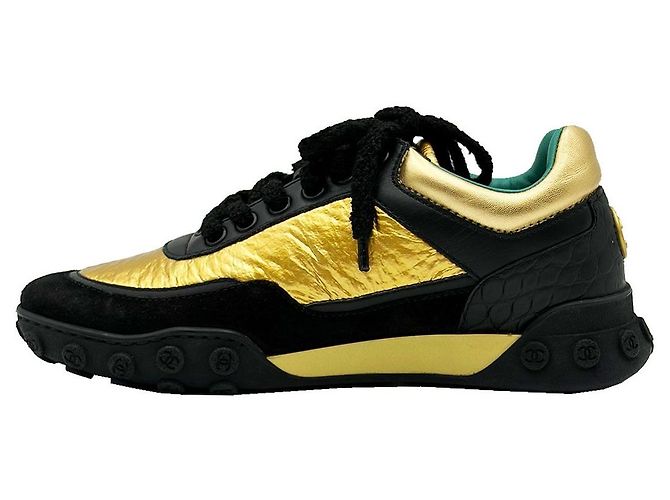 Chanel Sneaker da donna con logo CC oro metallizzato D'oro - vista 6
