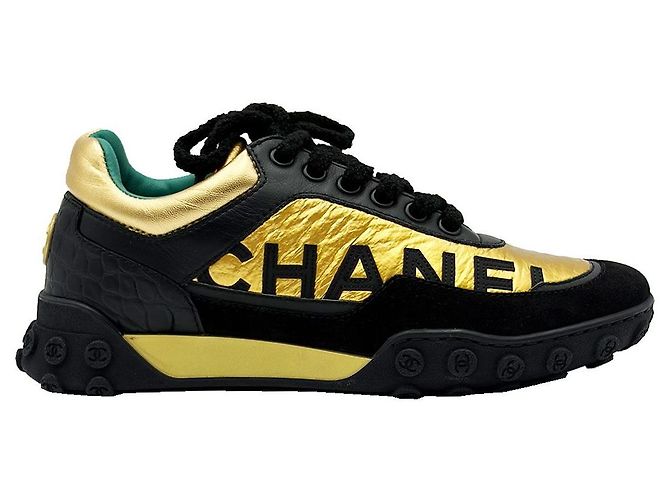 Chanel Sneaker da donna con logo CC oro metallizzato D'oro - vista 7