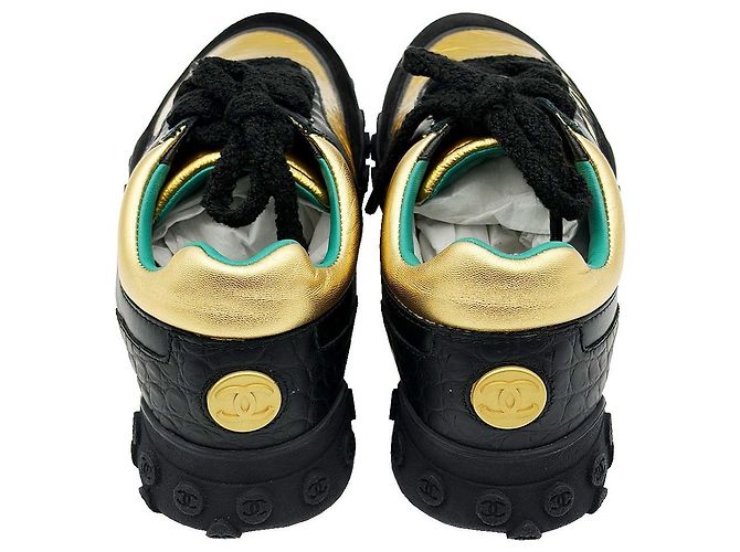 Chanel Sneaker da donna con logo CC oro metallizzato D'oro - vista 8