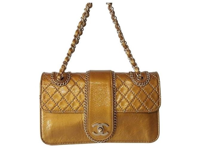 Chanel Mini borsa a tracolla corta con catena Generation in vernice classica D'oro - vista 2