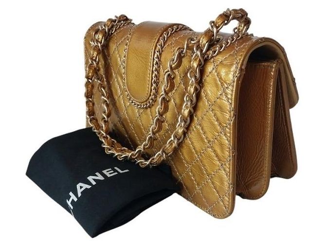 Chanel Mini borsa a tracolla corta con catena Generation in vernice classica D'oro - vista 3