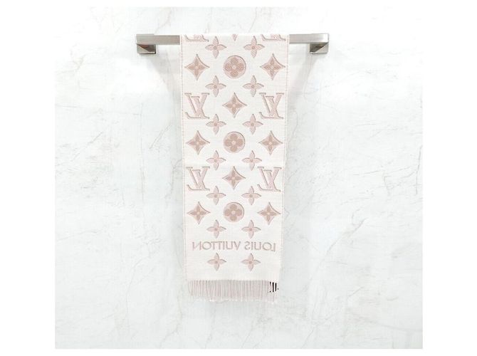 Louis Vuitton Cachecol Monogram Essential Shine Branco - vista 3