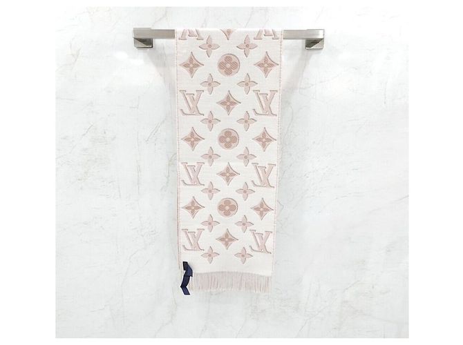 Louis Vuitton Cachecol Monogram Essential Shine Branco - vista 4