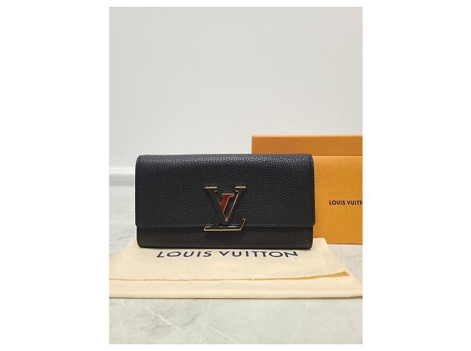 Louis Vuitton Cartera larga Capucines en cuero Taurillon negro Gold LV - vista 6