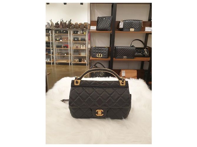 Chanel Borsa con patta con manico superiore in metallo e catena in agnello nero - vista 2