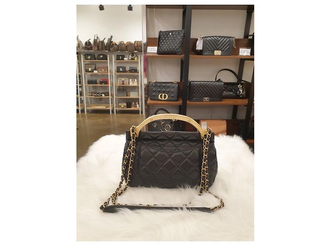 Chanel Borsa con patta con manico superiore in metallo e catena in agnello nero - vista 5