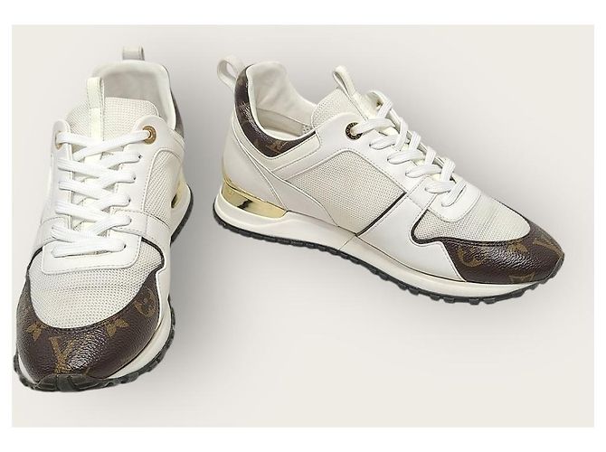 Louis Vuitton Sneakers White LV Monogram Runaway Bianco - vista 4