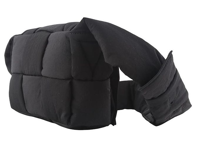 Bottega Veneta Pequena bolsa tech cassette acolchoada Preto - vista 2