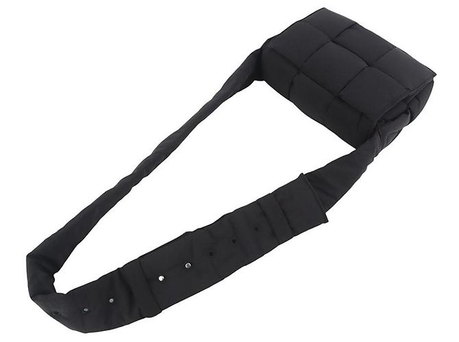 Bottega Veneta Pequena bolsa tech cassette acolchoada Preto - vista 4
