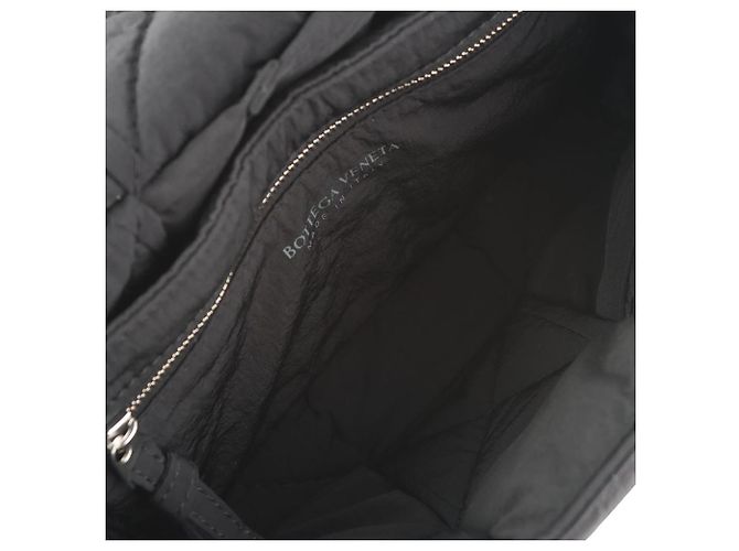 Bottega Veneta Pequena bolsa tech cassette acolchoada Preto - vista 7
