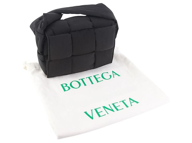 Bottega Veneta Pequena bolsa tech cassette acolchoada Preto - vista 8