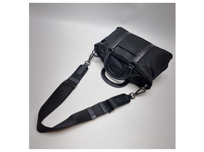 Prada Borsa Tote Crossbody in Nylon e Pelle Nera (Tracolla Rimovibile Inclusa) Nero - vista 14