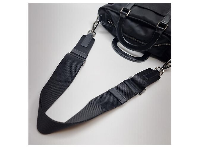 Prada Borsa Tote Crossbody in Nylon e Pelle Nera (Tracolla Rimovibile Inclusa) Nero - vista 15