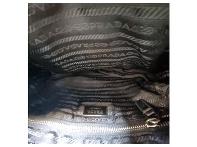 Prada Borsa Tote Crossbody in Nylon e Pelle Nera (Tracolla Rimovibile Inclusa) Nero - vista 19