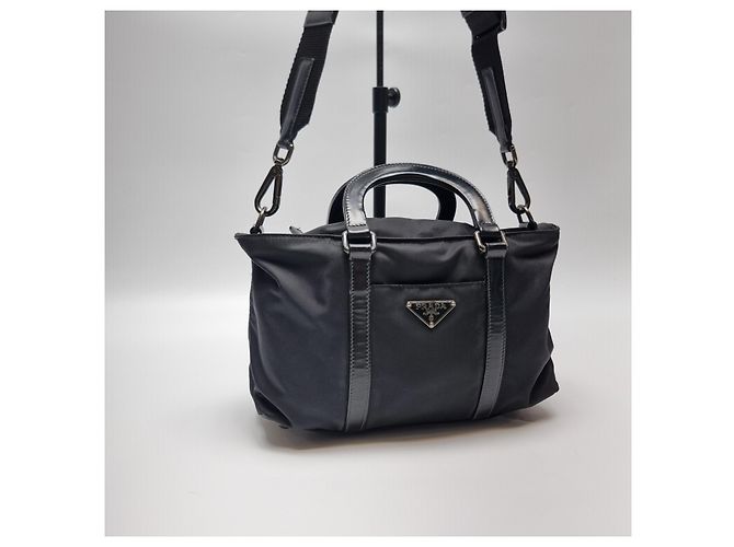 Prada Borsa Tote Crossbody in Nylon e Pelle Nera (Tracolla Rimovibile Inclusa) Nero - vista 4