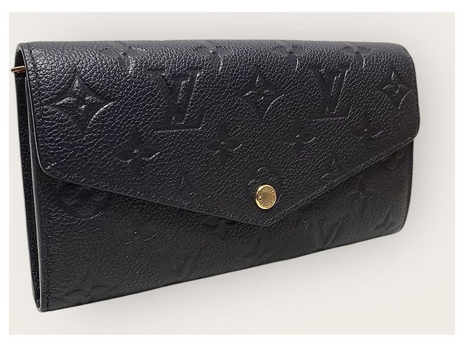Louis Vuitton Portefeuille long Sarah en cuir Empreinte Monogramme noir - vue 3