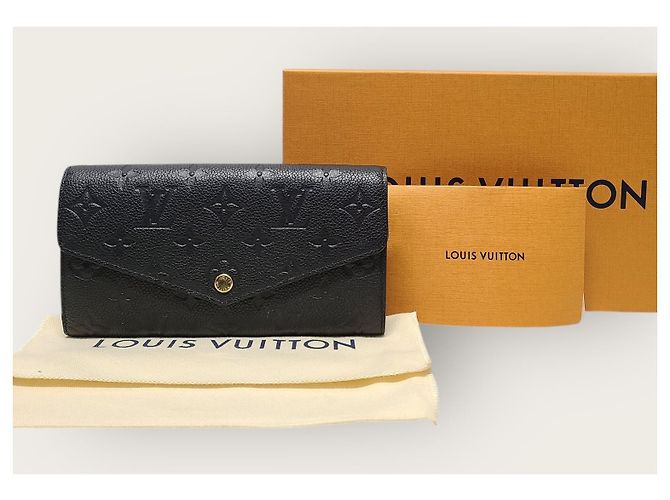 Louis Vuitton Portefeuille long Sarah en cuir Empreinte Monogramme noir - vue 6