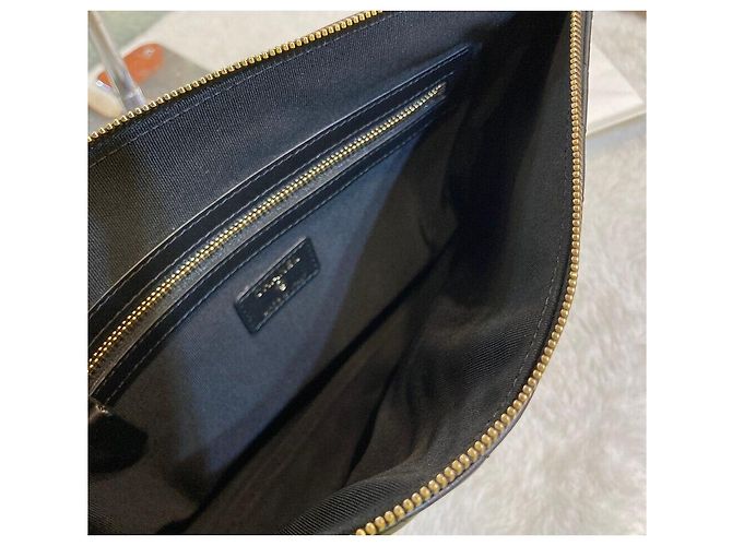 Chanel Clutch Chevron Bag New Medium Black and Gold Series Nero - vista 3