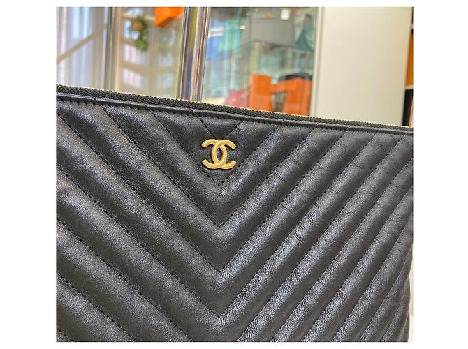Chanel Clutch Chevron Bag New Medium Black and Gold Series Nero - vista 4