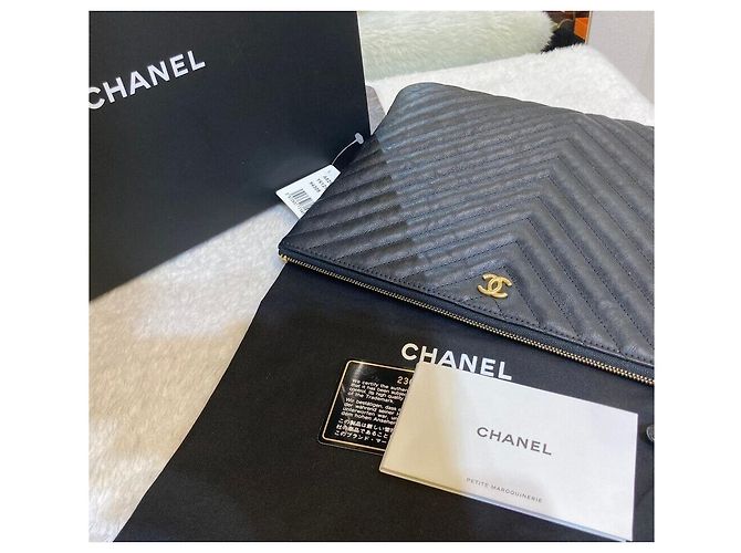 Chanel Clutch Chevron Bag New Medium Black and Gold Series Nero - vista 5
