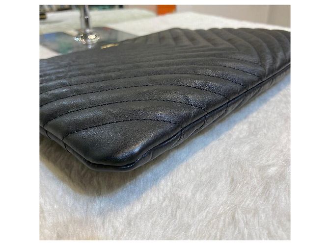 Chanel Clutch Chevron Bag New Medium Black and Gold Series Nero - vista 7