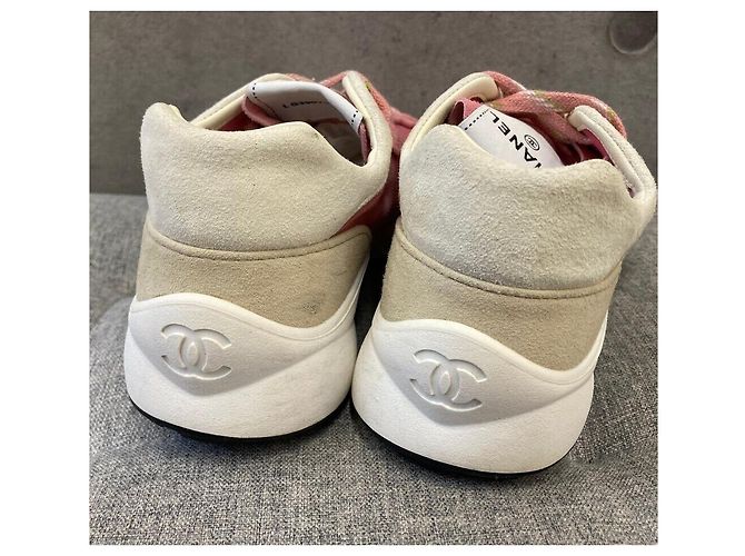 Chanel Wildleder-Sneaker mit Logo Rosa Pink - Ansicht 4