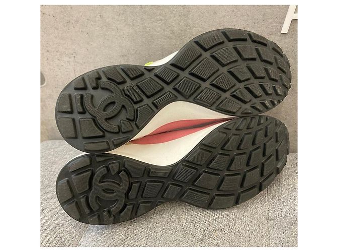Chanel Wildleder-Sneaker mit Logo Rosa Pink - Ansicht 5