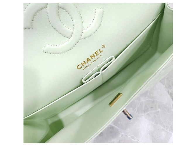 Chanel Borsa Flap con Catena Media Classic Caviar Menta Oro Champagne Verde - vista 8