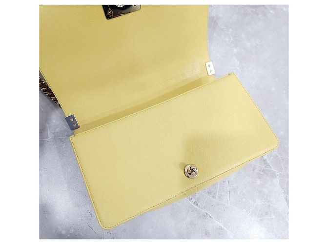 Chanel Borsa Chevron Boy Flap Bag Medium Yellow Series Giallo - vista 5